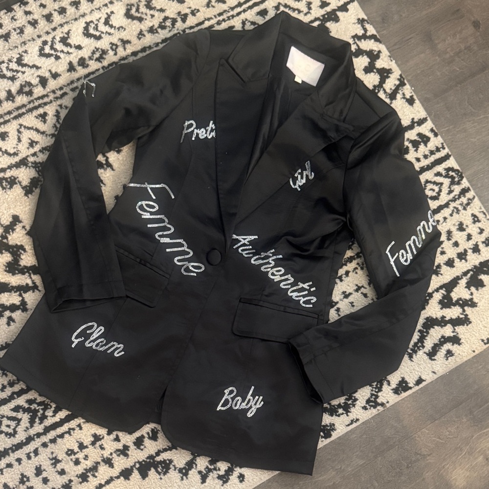 Chic Black Women's Blazer with Embroidered Accents